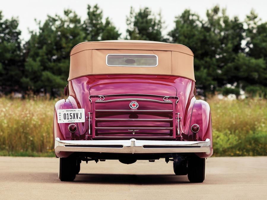  Packard Eight Convertible Victoria 1935 года  (фото 8 из 9)
